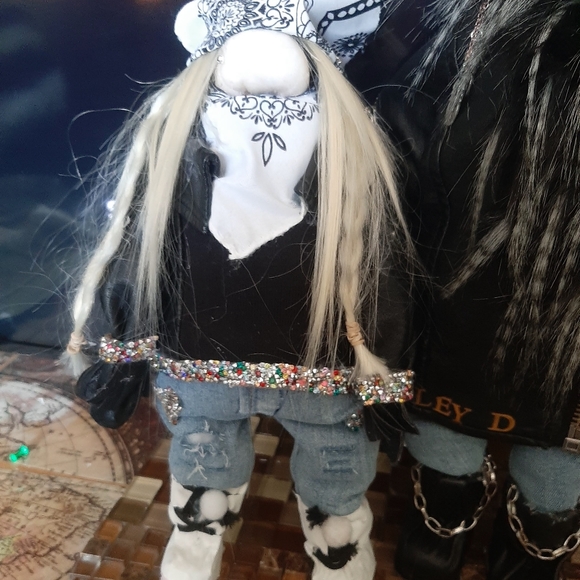 Biker and his woman gnomes - Picture 3 of 4